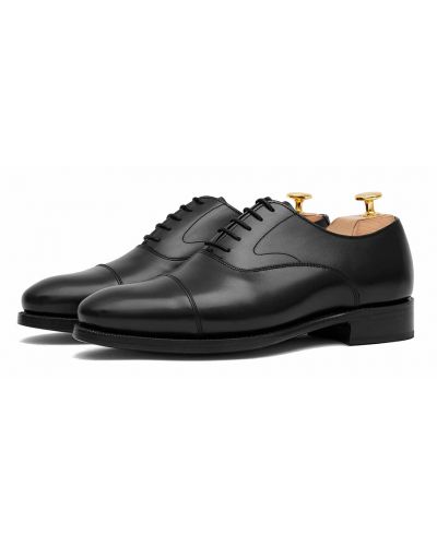 Sapato preto Oxford para os homens, sapato com forma Inglês, clássicos sapatos, sapatos elegantes, sapatos para casamentos, sapatos de casamento para os homens