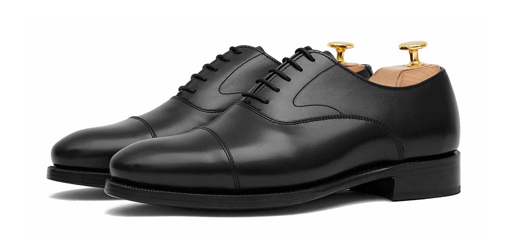 Sapato preto Oxford para os homens, sapato com forma Inglês, clássicos sapatos, sapatos elegantes, sapatos para casamentos, sapatos de casamento para os homens