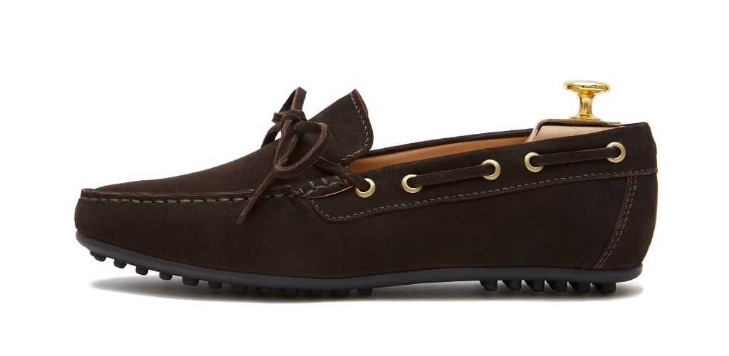 String driver shoe made in dark brown. comfortable shoe for summer