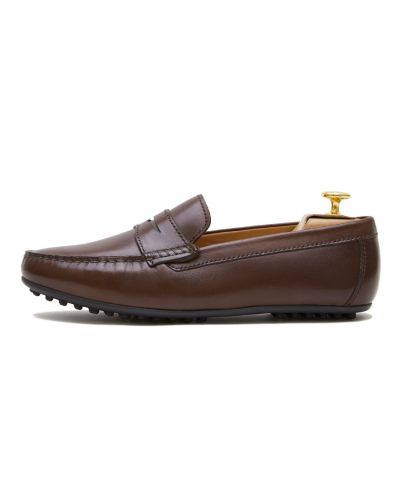 Sapato driver com máscara castanho. Sapato confortável para o verão
