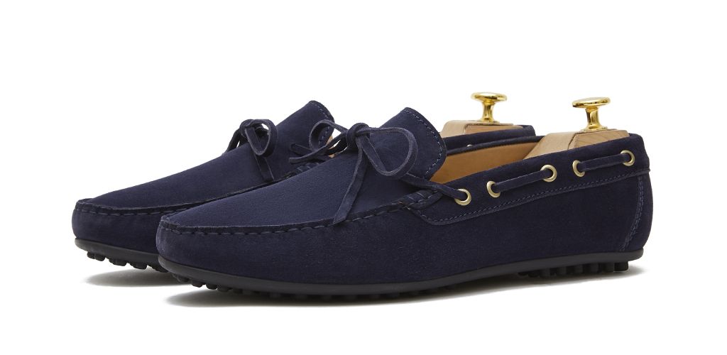 Chaussure Driver en daim bleu foncé. Chaussure confortable pour l'été.