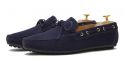Zapato mocasín con lazo hecho con ante de calidad en azul oscuro. Zapato cómodo para el verano