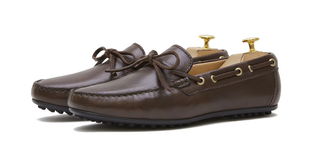 Driving shoe with a bow in dark brown shade. comfortable shoe for summer
