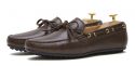 Chaussure driver au brun foncé. chaussure confortable pour l'été