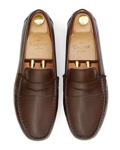 Driver shoes with eye mask in brown. Comfortable shoe for summer