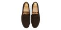 Zapato mocasín con antifaz hecho con ante de calidad en color marrón oscuro. zapato cómodo para el verano