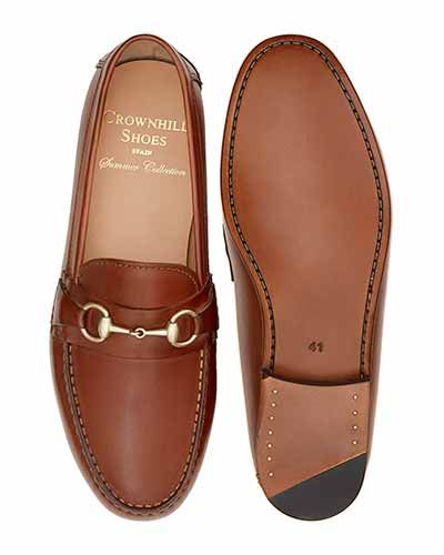 Sapatos mocassim de fivelas. Mocassins de couro para homens.