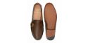 Sapatos mocassim de fivelas. Mocassins de couro para homens.