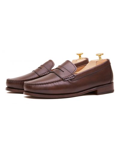 Sapato driver com máscara castanho. Sapato confortável para o verão