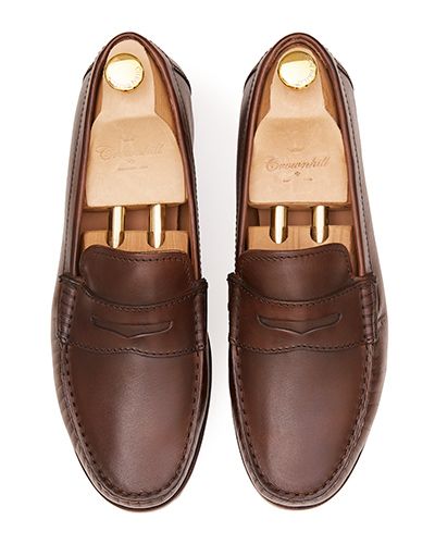 Sapato driver com máscara castanho. Sapato confortável para o verão