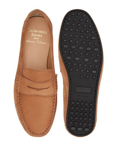 Sapato mocassim feito com uma qualidade de máscara de olho para castanho. sapato confortável para o verão