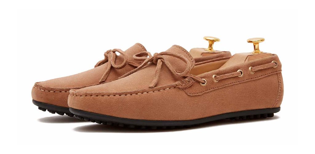 Chaussure driver brun. chaussure confortable pour l'été