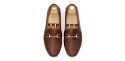 Scarpe mocassini con fibbie. Mocassini in pelle per uomo in marrone castagna