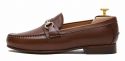 Chaussures mocassin à boucles. Mocassins pour les hommes en marron confortable pour l'été