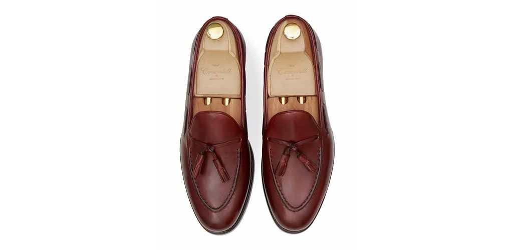 Sapato preto Oxford para os homens, sapato com forma Inglês, clássicos sapatos, sapatos elegantes, sapatos para casamentos, sapatos de casamento para os homens