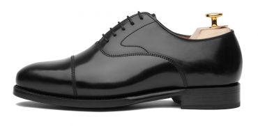 Sapato preto Oxford para os homens, sapato com forma Inglês, clássicos sapatos, sapatos elegantes, sapatos para casamentos, sapatos de casamento para os homens