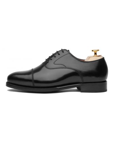 Sapato preto Oxford para os homens, sapato com forma Inglês, clássicos sapatos, sapatos elegantes, sapatos para casamentos, sapatos de casamento para os homens