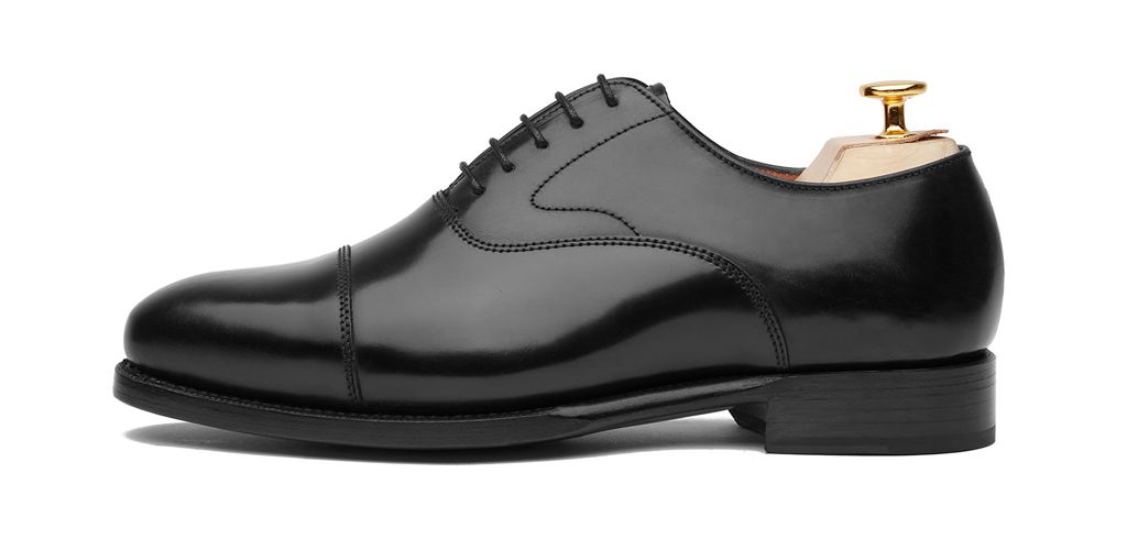 Sapato preto Oxford para os homens, sapato com forma Inglês, clássicos sapatos, sapatos elegantes, sapatos para casamentos, sapatos de casamento para os homens