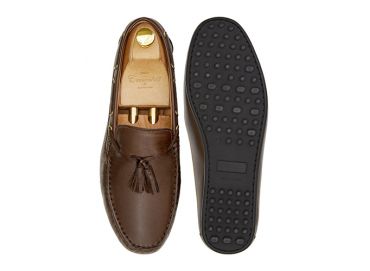 Sapato driver castanho escuro. sapato confortável para o verão
