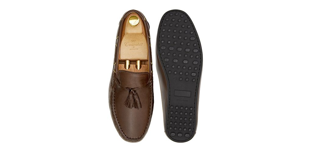 Sapato driver castanho escuro. sapato confortável para o verão