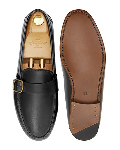 Sapatos mocassim de fivelas. Mocassins de couro para homens.