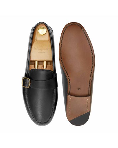 Sapatos mocassim de fivelas. Mocassins de couro para homens.