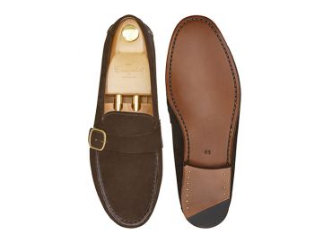 Sapatos mocassim de fivelas. Mocassins de couro para homens.