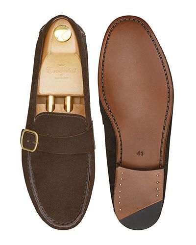 Sapatos mocassim de fivelas. Mocassins de couro para homens.