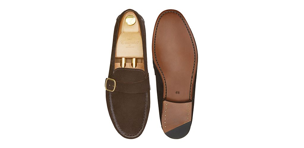 Sapatos mocassim de fivelas. Mocassins de couro para homens.