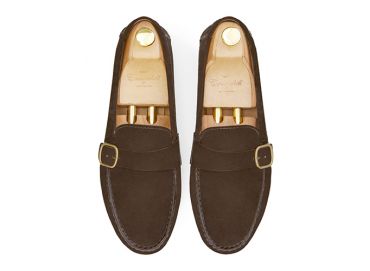 Sapatos mocassim de fivelas. Mocassins de couro para homens.