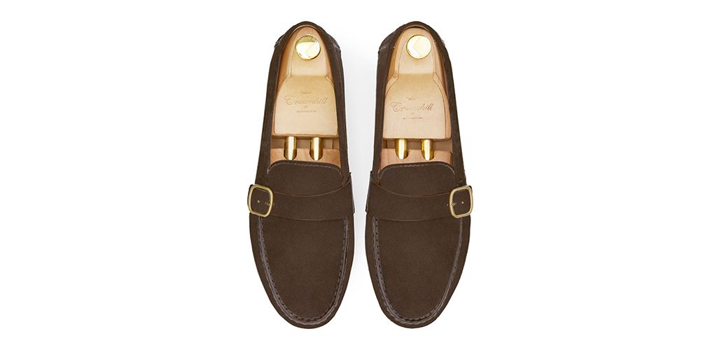 Sapatos mocassim de fivelas. Mocassins de couro para homens.