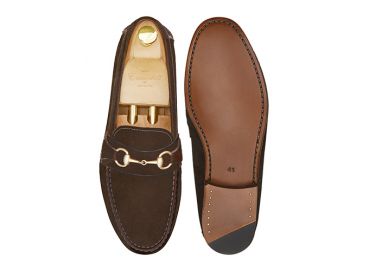 Sapatos mocassim de fivelas. Mocassins de couro para homens.