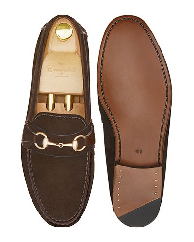 Sapatos mocassim de fivelas. Mocassins de couro para homens.