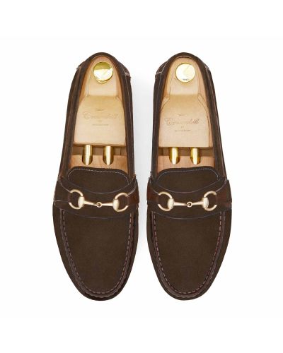 Sapatos mocassim de fivelas. Mocassins de couro para homens.