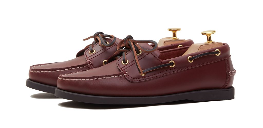 Chaussures bateau pour hommes en cuir marron. Ils sont inclus dans notre collection de chaussures d'été.