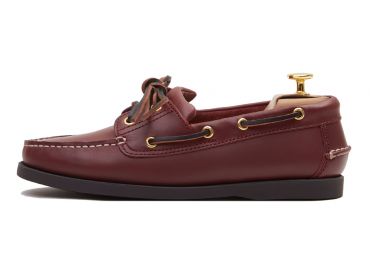 Scarpe da uomo nautiche in cuoio marrone castagno per la nostra collezione di scarpe estive.