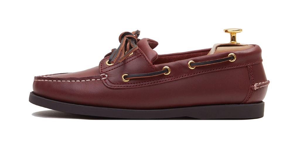 Chaussures bateau pour hommes en cuir marron. Ils sont inclus dans notre collection de chaussures d'été.
